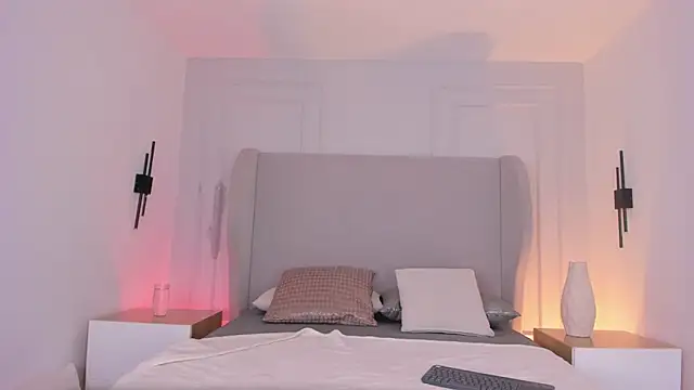 chloe d online show from November 2025 12:42:02 PM