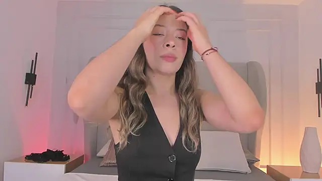 chloe d online show from November 2025 01:00:02 PM