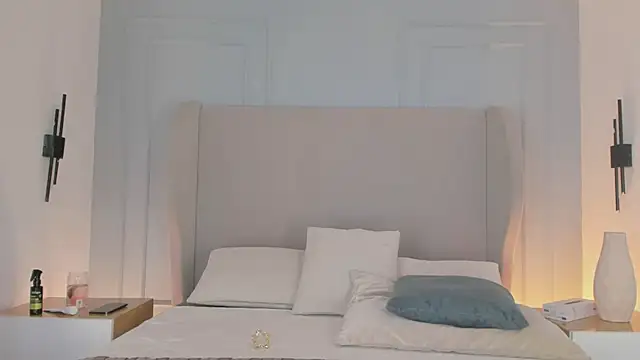 chloe d online show from April 2026 12:18:02 PM