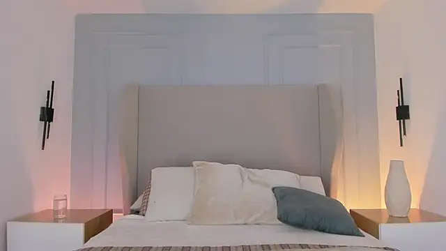 chloe d online show from March 2026 12:31:01 PM