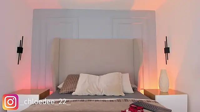 chloe d online show from February 2026 12:50:02 PM