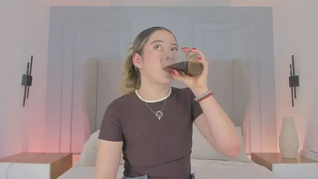 chloe d online show from June 2026 01:11:01 PM