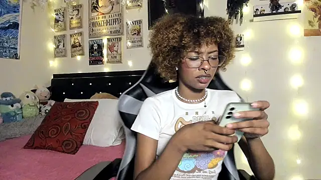 Cristal Jonasxh online show from October 2025 04:47:01 AM