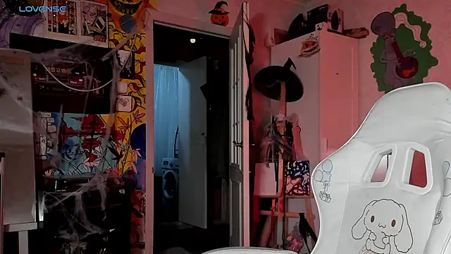 Sunny Mouse  online show from October 2025 05:47:01 PM