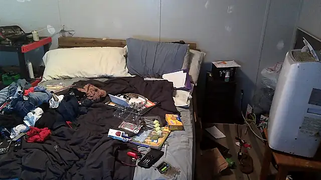 Snapshot of Bi_curious86 chatting on October 2025 12:21:02 AM Bi curious86 online show from October 2025 12:21:02 AM