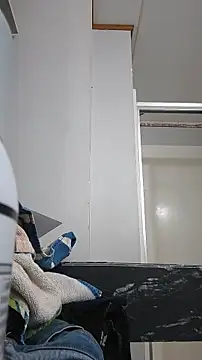 Bi curious86 online show from November 2025 04:18:01 AM