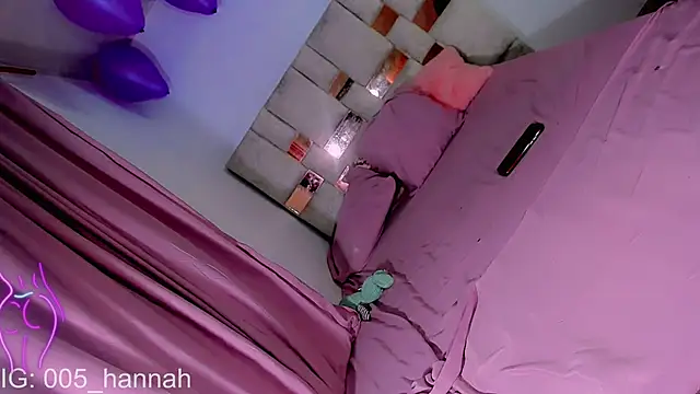 Snapshot of Hannahsmit chatting on November 2025 07:46:01 AM Hannahsmit online show from November 2025 07:46:01 AM