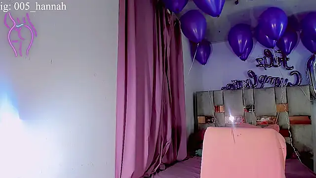 Snapshot of Hannahsmit chatting on October 2025 04:24:01 AM Hannahsmit online show from October 2025 04:24:01 AM