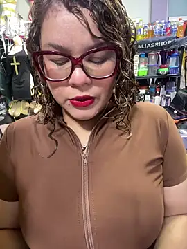 ROSALIALUCY online show from May 2026 11:49:02 AM