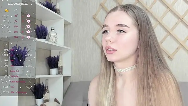 Snapshot of AutoBaby chatting on October 2025 09:47:02 AM AutoBaby online show from October 2025 09:47:02 AM