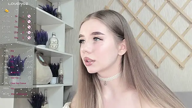 Snapshot of AutoBaby chatting on October 2025 12:26:02 PM AutoBaby online show from October 2025 12:26:02 PM