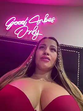 Snapshot of sexyyykloee chatting on June 2026 04:21:02 AM sexyyykloee online show from June 2026 04:21:02 AM