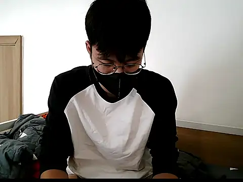 Gwencloudy online show from October 2025 08:38:02 AM