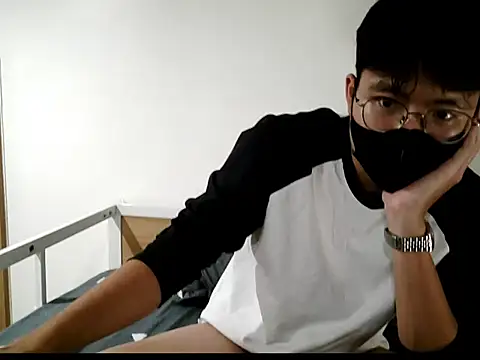 Snapshot of Gwencloudy chatting on October 2025 03:44:01 PM Gwencloudy online show from October 2025 03:44:01 PM