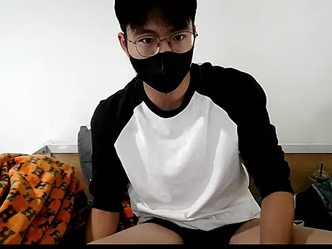 Snapshot of Gwencloudy chatting on October 2025 04:44:01 AM Gwencloudy online show from October 2025 04:44:01 AM