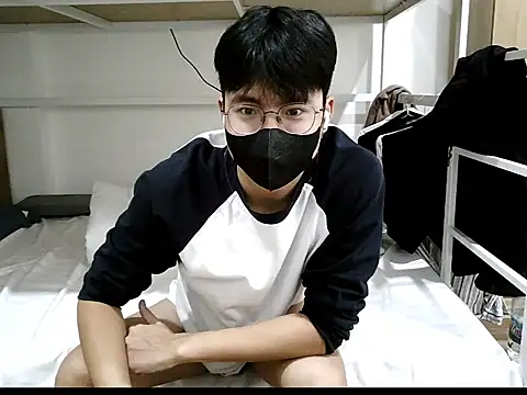 Snapshot of Gwencloudy chatting on November 2025 04:00:02 AM Gwencloudy online show from November 2025 04:00:02 AM