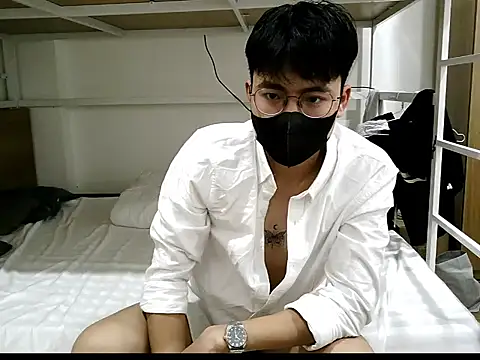 Gwencloudy online show from December 2025 04:12:02 AM