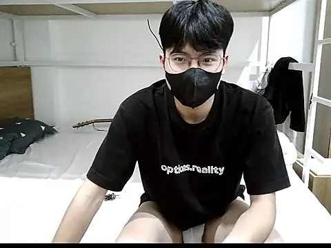 Snapshot of Gwencloudy chatting on October 2025 03:11:01 PM Gwencloudy online show from October 2025 03:11:01 PM