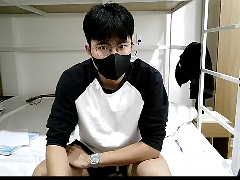 Snapshot of Gwencloudy chatting on October 2025 03:18:02 AM Gwencloudy online show from October 2025 03:18:02 AM