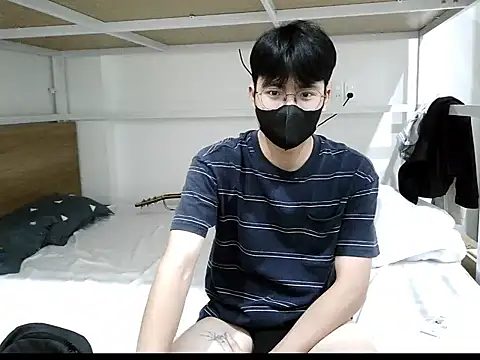 Snapshot of Gwencloudy chatting on October 2025 03:20:01 PM Gwencloudy online show from October 2025 03:20:01 PM