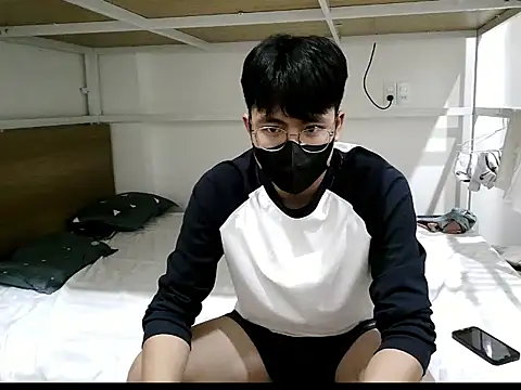 Gwencloudy online show from October 2025 02:18:02 PM
