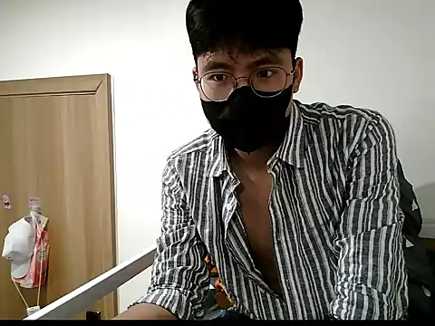 Snapshot of Gwencloudy chatting on November 2025 10:08:01 AM Gwencloudy online show from November 2025 10:08:01 AM