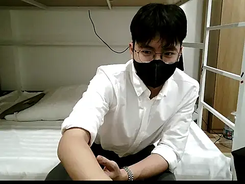 Gwencloudy online show from January 2026 05:39:01 PM