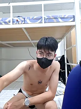 Gwencloudy online show from December 2025 11:01:01 AM