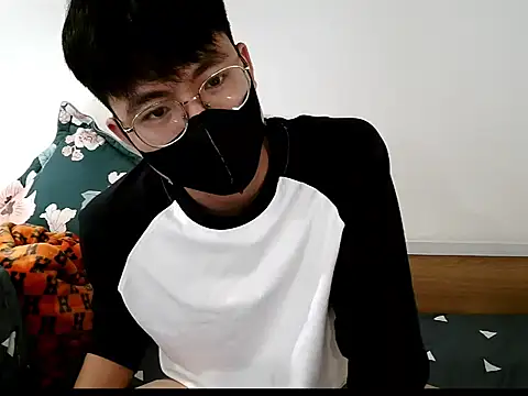 Gwencloudy online show from October 2025 02:35:01 AM