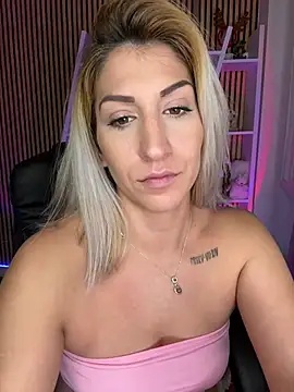 Snapshot of sofiah_ chatting on January 2026 07:31:02 PM sofiah online show from January 2026 07:31:02 PM