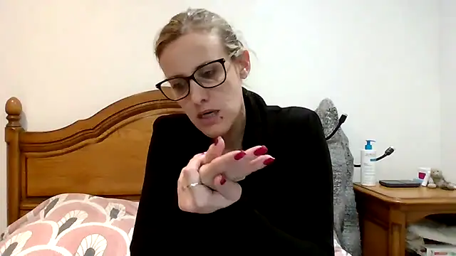 Madame Callie online show from November 2025 05:56:01 PM