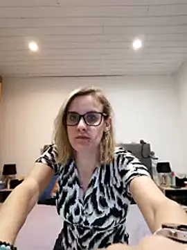 Snapshot of Madame_Callie chatting on July 2026 08:20:01 PM Madame Callie online show from July 2026 08:20:01 PM