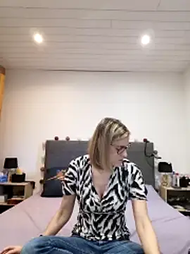 Snapshot of Madame_Callie chatting on June 2026 08:03:03 AM Madame Callie online show from June 2026 08:03:03 AM
