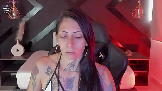 Snapshot of dark_gotica chatting on January 2026 08:18:02 PM dark gotica online show from January 2026 08:18:02 PM