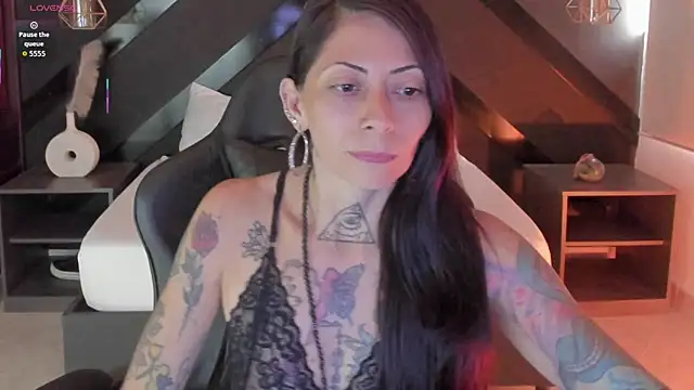 Snapshot of dark_gotica chatting on February 2026 07:08:02 PM dark gotica online show from February 2026 07:08:02 PM