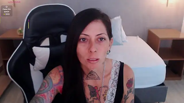 Snapshot of dark_gotica chatting on December 2025 12:27:02 PM dark gotica online show from December 2025 12:27:02 PM