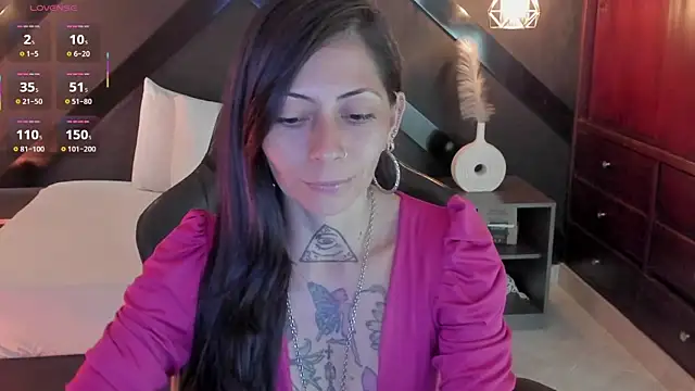 dark gotica online show from May 2026 07:18:01 PM