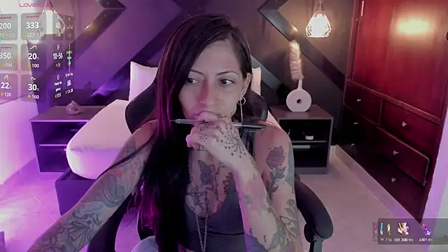 dark gotica online show from April 2026 07:09:01 PM