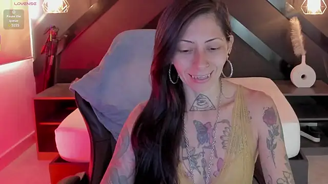 Snapshot of dark_gotica chatting on February 2026 12:27:01 PM dark gotica online show from February 2026 12:27:01 PM