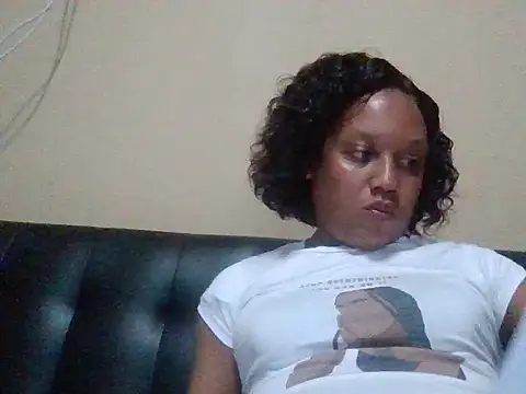 Snapshot of ShooingBunch chatting on October 2025 01:12:02 PM ShooingBunch online show from October 2025 01:12:02 PM