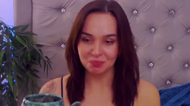 Snapshot of MeIisaLove chatting on November 2025 03:28:02 PM MeIisaLove online show from November 2025 03:28:02 PM