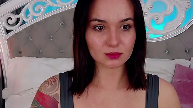 MeIisaLove online show from April 2026 06:43:01 PM