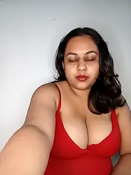 Snapshot of bumblebeegirl chatting on January 2025 03:34:02 PM bumblebeegirl online show from January 2025 03:34:02 PM