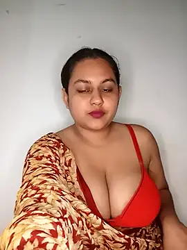 Snapshot of bumblebeegirl chatting on February 2025 05:37:02 PM bumblebeegirl online show from February 2025 05:37:02 PM