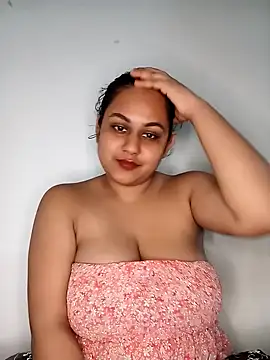 Snapshot of bumblebeegirl chatting on January 2025 06:27:02 PM bumblebeegirl online show from January 2025 06:27:02 PM