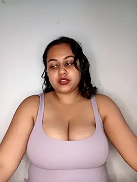 Snapshot of bumblebeegirl chatting on January 2025 12:24:01 AM bumblebeegirl online show from January 2025 12:24:01 AM