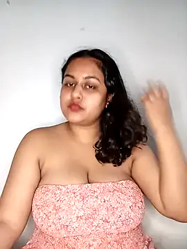 Snapshot of bumblebeegirl chatting on January 2025 03:58:01 PM bumblebeegirl online show from January 2025 03:58:01 PM