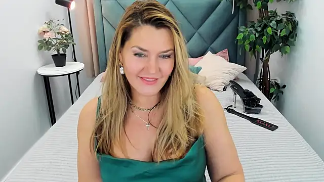 Adele Russo online show from September 2025 04:27:01 PM