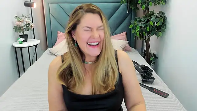 Adele Russo online show from October 2025 04:40:02 PM