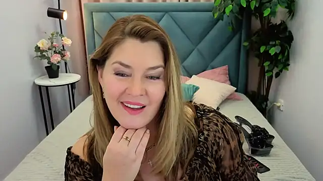 Snapshot of Adele_Russo chatting on November 2025 05:05:02 PM Adele Russo online show from November 2025 05:05:02 PM